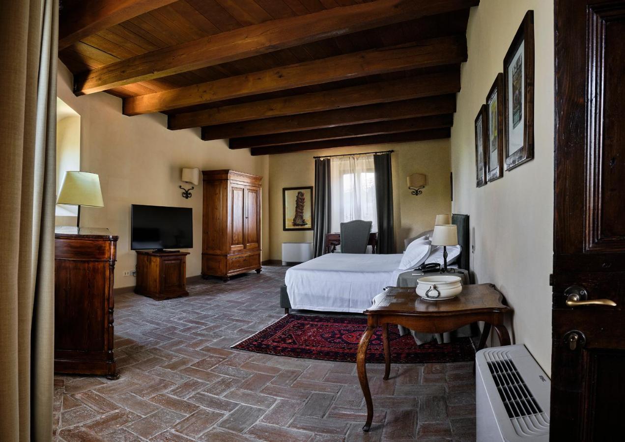 Palazzo Viviani Castello Di Montegridolfo Hotel ภายนอก รูปภาพ