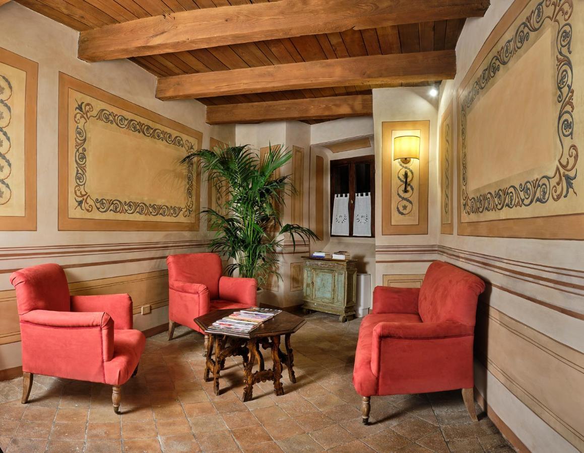 Palazzo Viviani Castello Di Montegridolfo Hotel ภายนอก รูปภาพ
