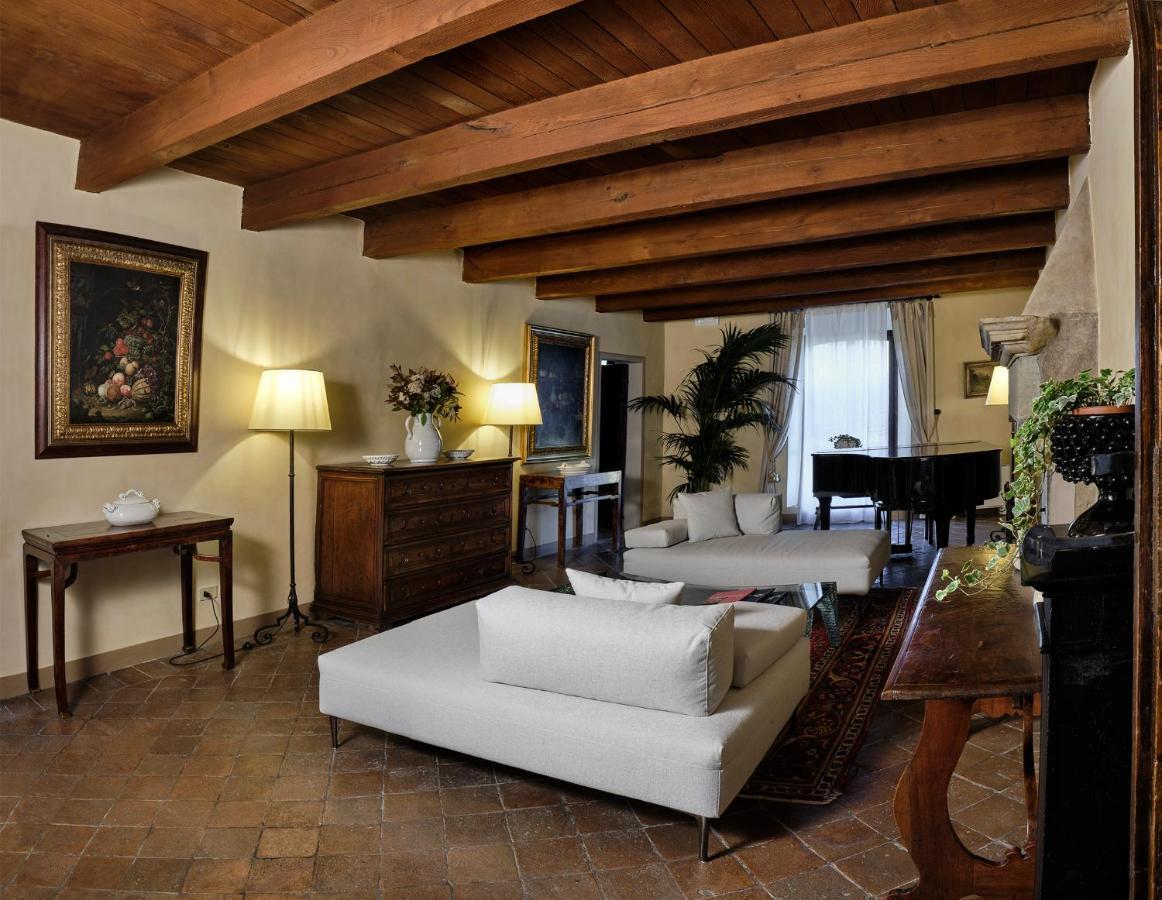 Palazzo Viviani Castello Di Montegridolfo Hotel ภายนอก รูปภาพ