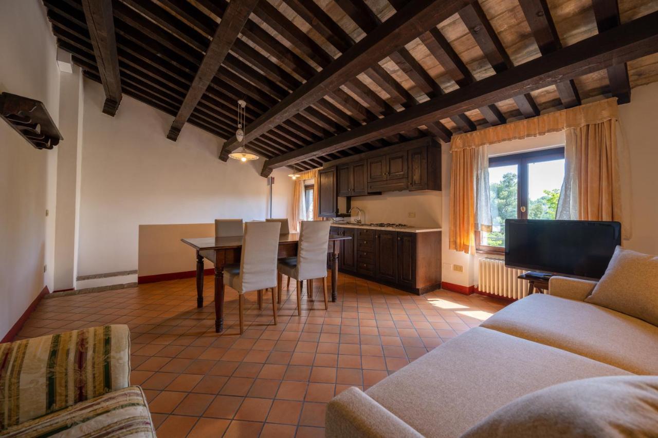 Palazzo Viviani Castello Di Montegridolfo Hotel ภายนอก รูปภาพ