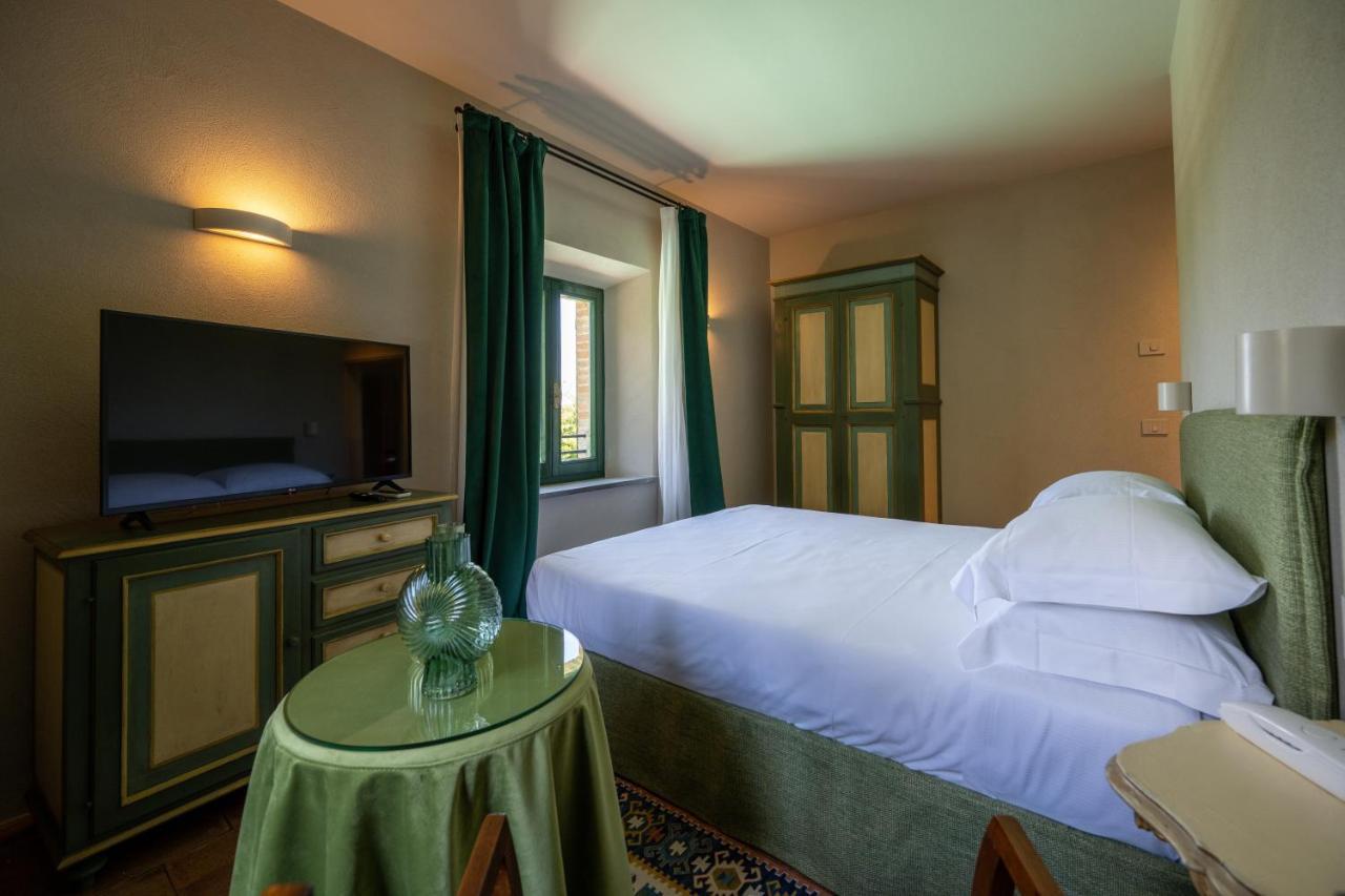 Palazzo Viviani Castello Di Montegridolfo Hotel ภายนอก รูปภาพ
