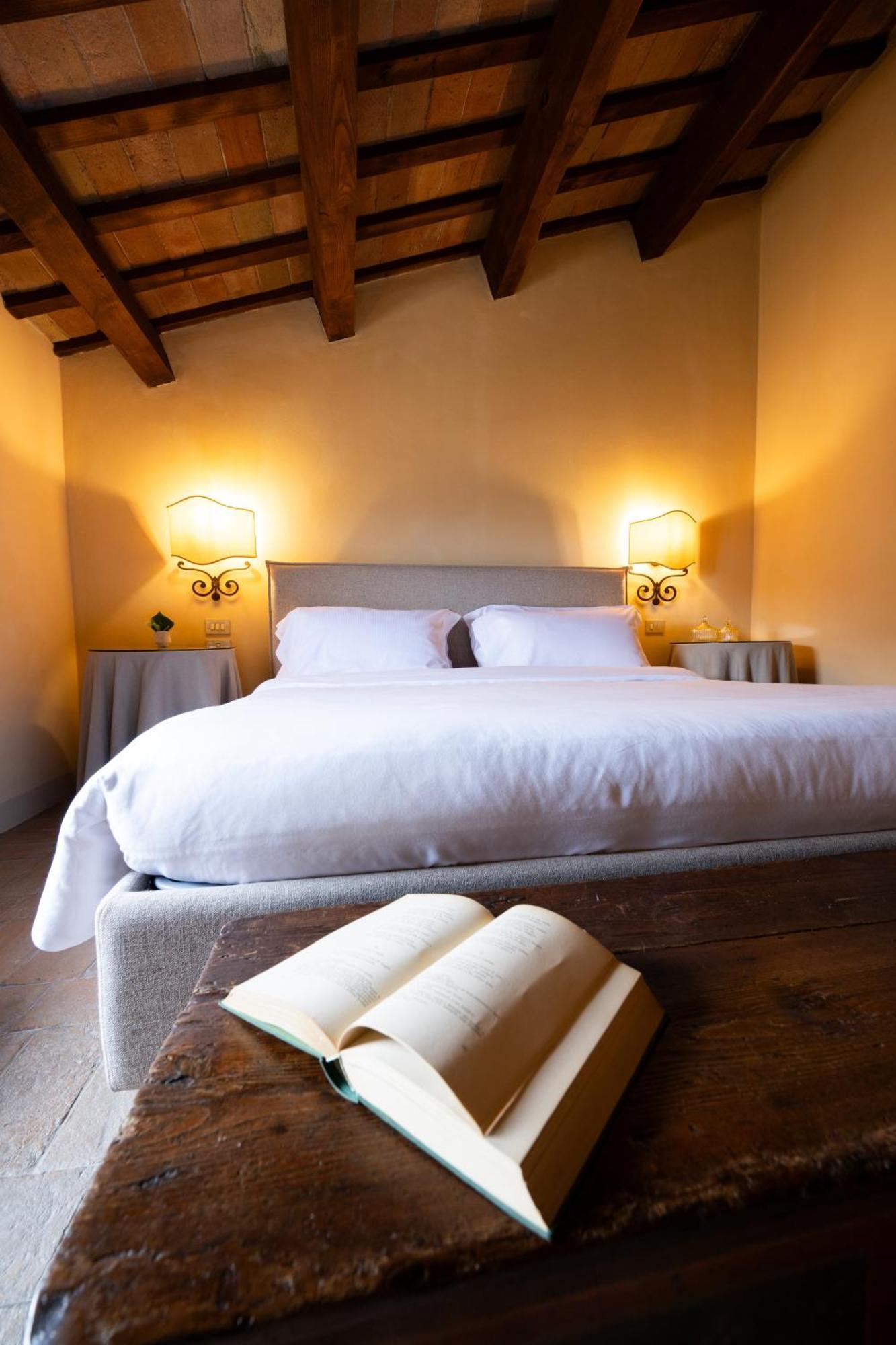 Palazzo Viviani Castello Di Montegridolfo Hotel ภายนอก รูปภาพ