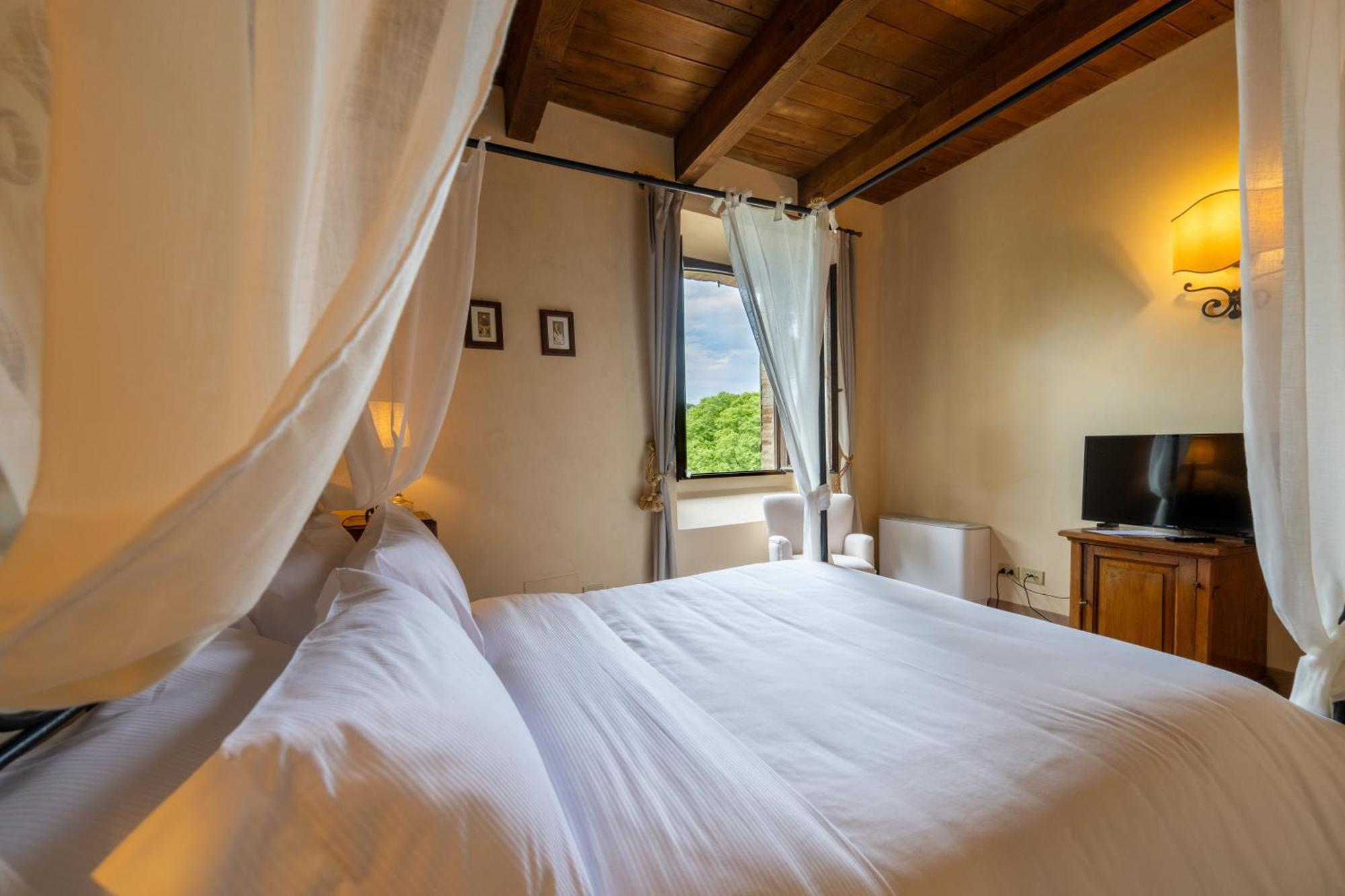 Palazzo Viviani Castello Di Montegridolfo Hotel ภายนอก รูปภาพ
